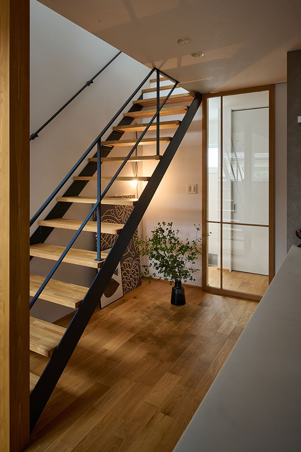 コラボハウス一級建築士事務所 2000万円台｜間取り図｜吹き抜け｜陽だまりリビングに家族が集う、木が心地よい大人ナチュラルな家の建築実例画像8