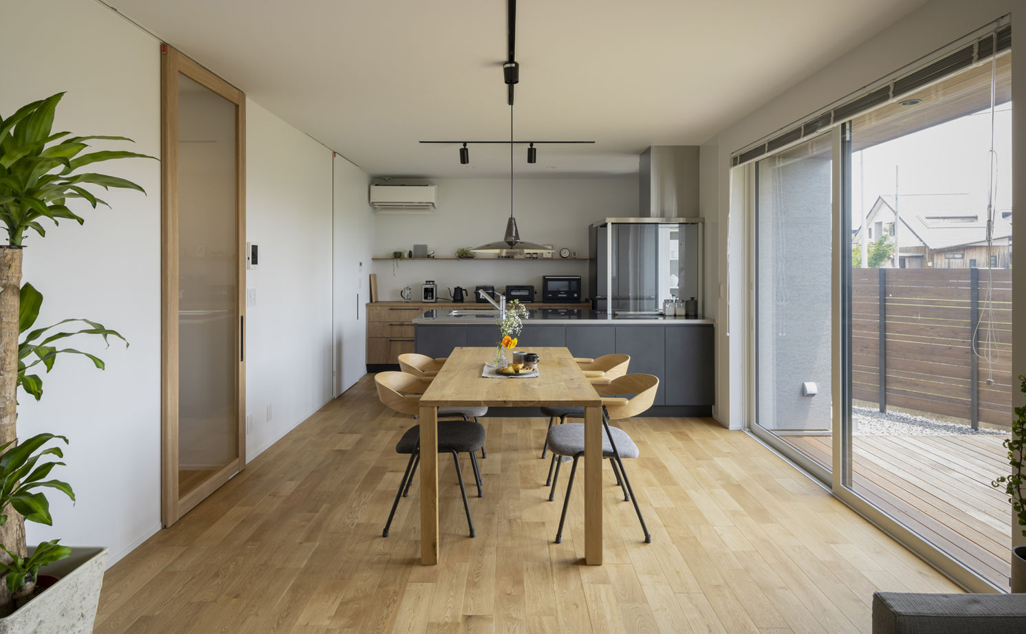 コラボハウス一級建築士事務所 2000万円台｜間取図｜平屋感覚｜真っ直ぐな生活動線で暮らしやすい、老後は階段の上り下りがない平屋風の家の建築実例画像4