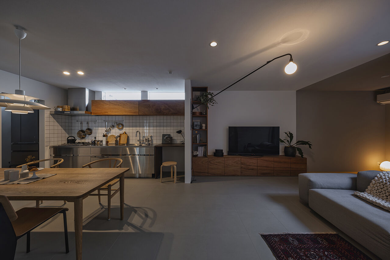 コラボハウス一級建築士事務所 貝塚市｜中庭｜耐震等級3｜ZEH基準｜洋菓子店オーナーのこだわりキッチンがある家の建築実例画像4