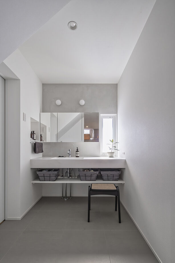 コラボハウス一級建築士事務所 貝塚市｜中庭｜耐震等級3｜ZEH基準｜洋菓子店オーナーのこだわりキッチンがある家の建築実例画像5