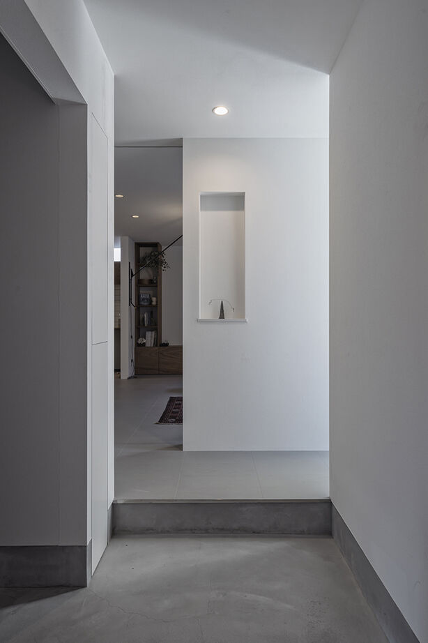 コラボハウス一級建築士事務所 貝塚市｜中庭｜耐震等級3｜ZEH基準｜洋菓子店オーナーのこだわりキッチンがある家の建築実例画像6