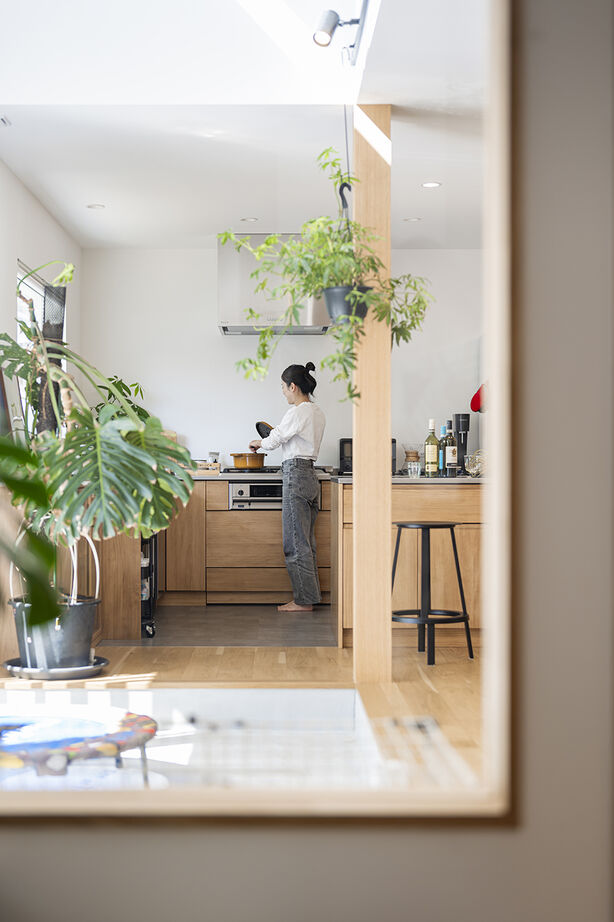 コラボハウス一級建築士事務所 3000万円台｜和泉市｜間取り図｜子ども達も観葉植物もごきげん。光が降り注ぐ土間リビングのある家の建築実例画像4