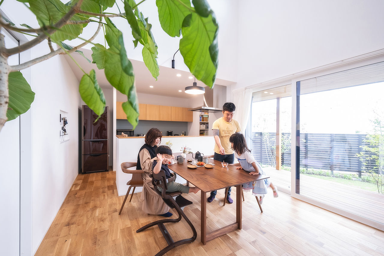 コラボハウス一級建築士事務所 【2000万円台／約34坪／間取り図有】緑とウッドデッキのあるお庭を楽しむ平屋／ロフトの建築実例画像2