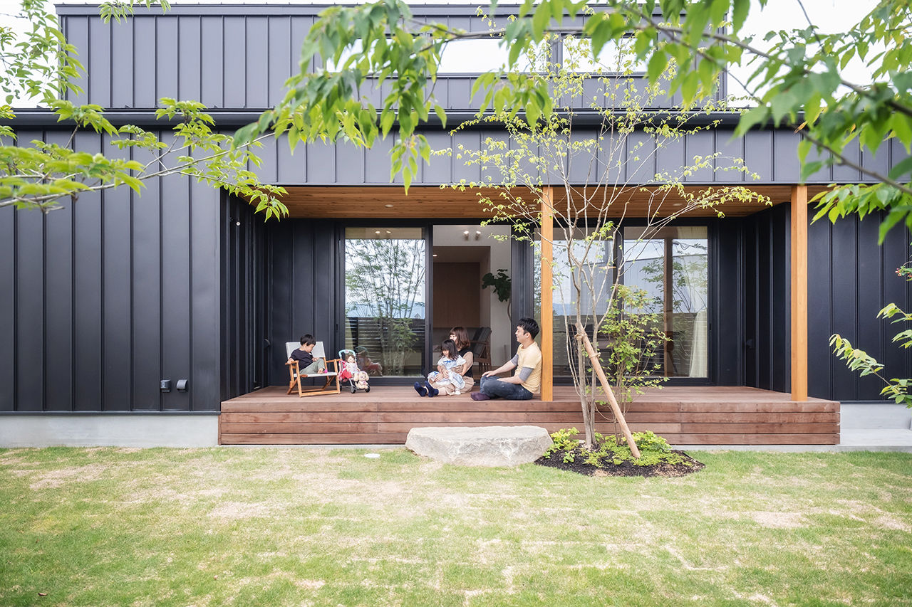コラボハウス一級建築士事務所 【2000万円台／約34坪／間取り図有】緑とウッドデッキのあるお庭を楽しむ平屋／ロフトの建築実例画像4