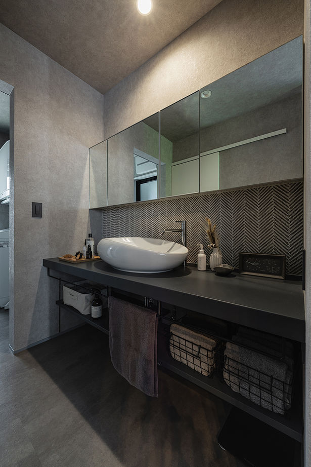 コラボハウス一級建築士事務所 【36坪／間取り図有】店舗兼自宅／黒×グレーのスタイリッシュな平屋／設計の工夫を活かした旗竿地の建築実例画像5