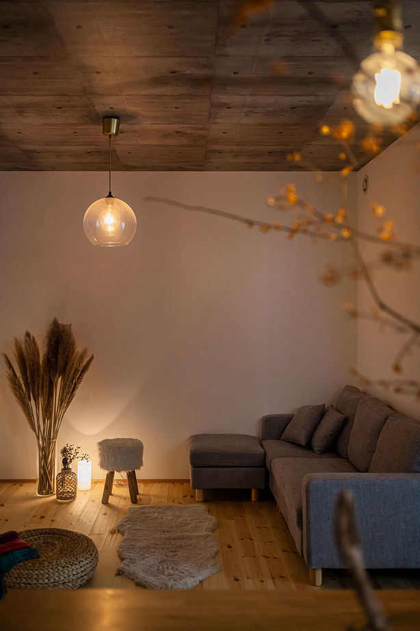 コラボハウス一級建築士事務所 【白い箱形の外観／約32坪／間取り図有】念願の美容室を併設。美味しいパンと珈琲を楽しむ住まいの建築実例画像4