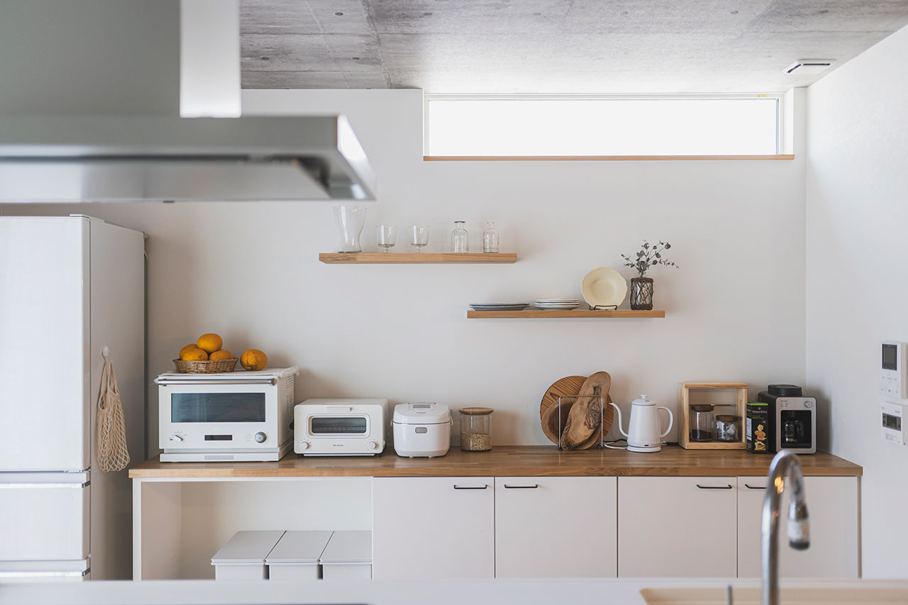 コラボハウス一級建築士事務所 【白い箱形の外観／約32坪／間取り図有】念願の美容室を併設。美味しいパンと珈琲を楽しむ住まいの建築実例画像5