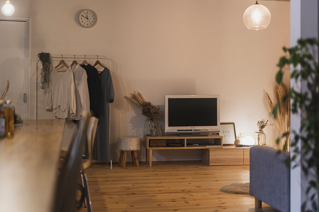 コラボハウス一級建築士事務所 【白い箱形の外観／約32坪／間取り図有】念願の美容室を併設。美味しいパンと珈琲を楽しむ住まいの建築実例画像8