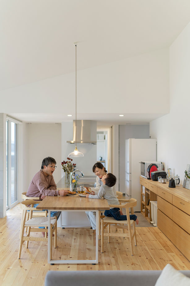 コラボハウス一級建築士事務所 【3000万円台／39坪／間取り図有】薪ストーブがある焼杉の平屋／土間リビングの建築実例画像2