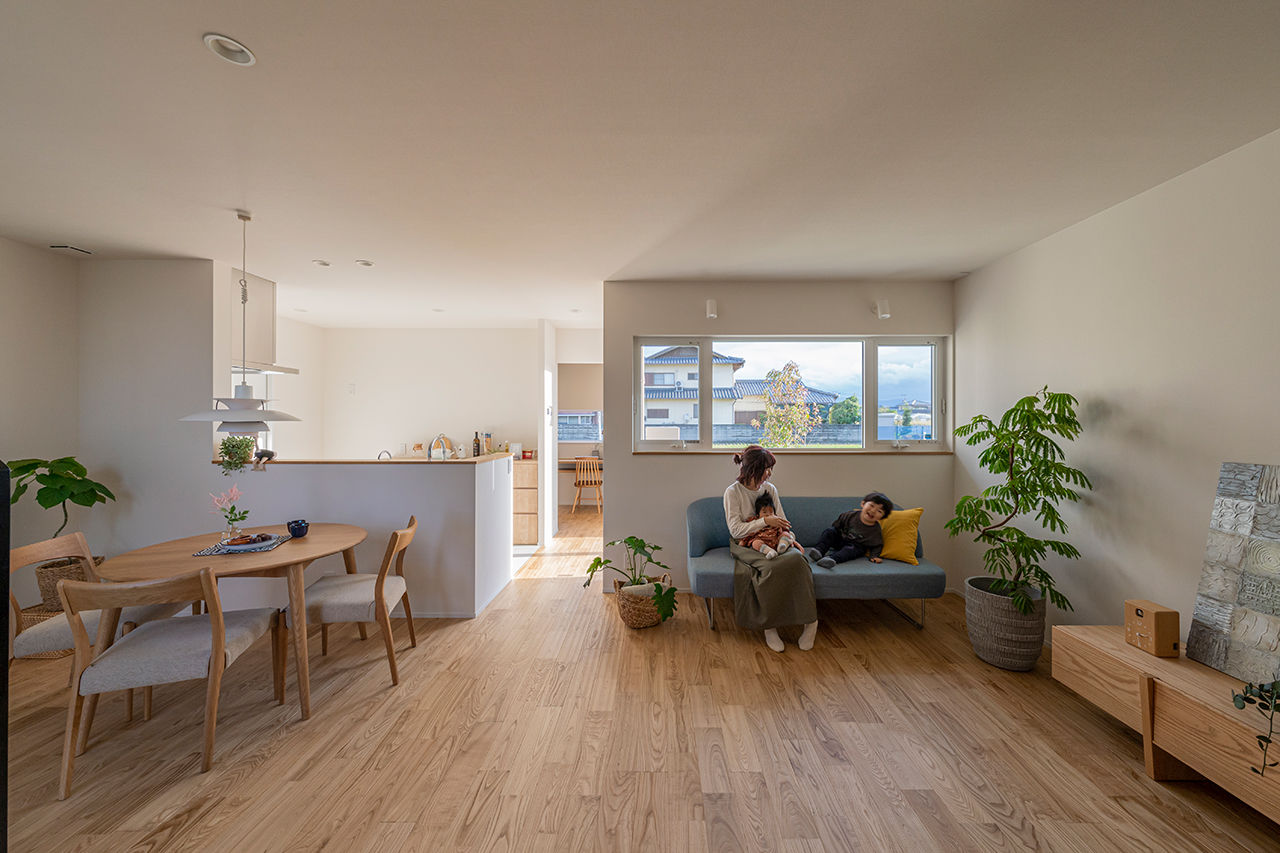 コラボハウス一級建築士事務所 【2000万円台／約30坪／間取り図有】中庭で四季を感じるグレージュの家の建築実例画像2