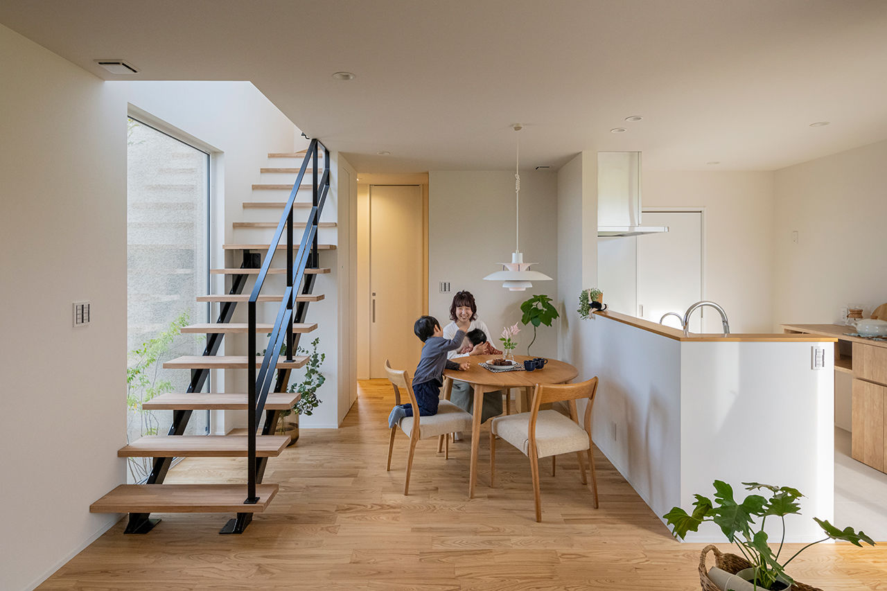 コラボハウス一級建築士事務所 【2000万円台／約30坪／間取り図有】中庭で四季を感じるグレージュの家の建築実例画像4