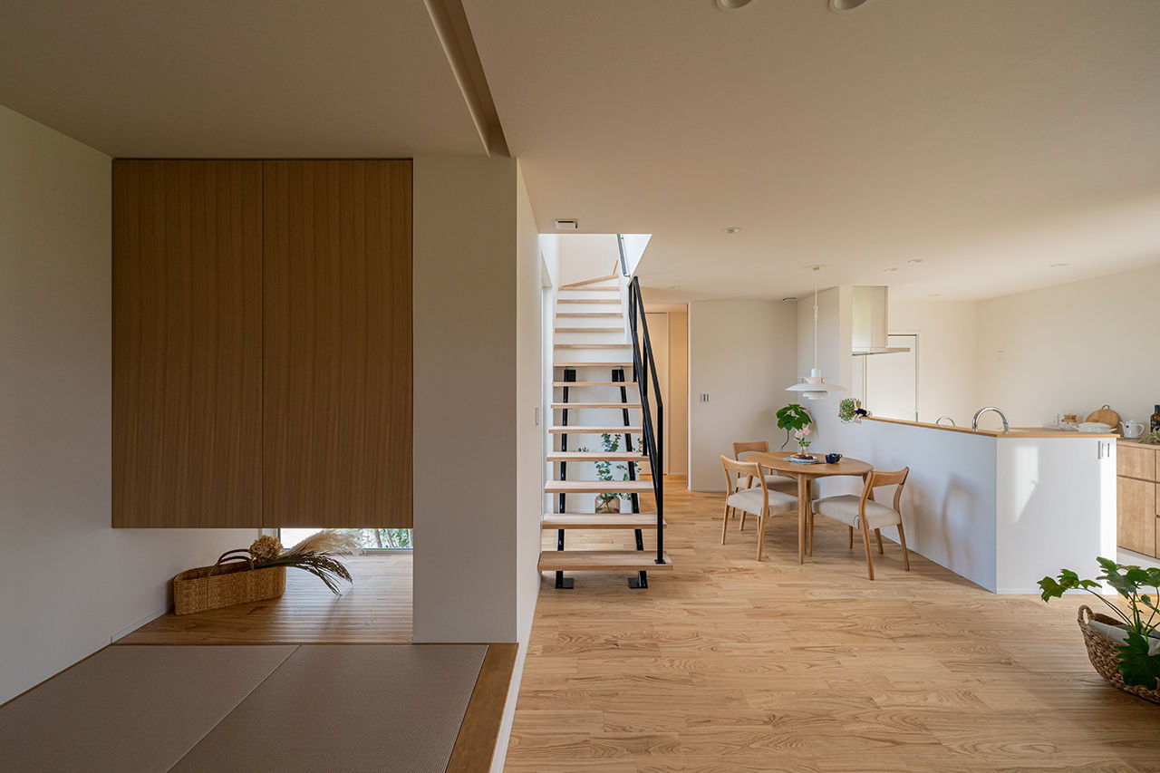 コラボハウス一級建築士事務所 【2000万円台／約30坪／間取り図有】中庭で四季を感じるグレージュの家の建築実例画像5