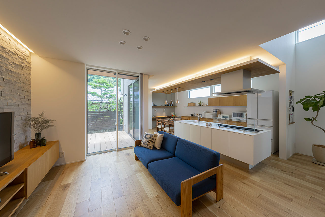 コラボハウス一級建築士事務所 【3000万円台／約37坪／間取り図有】おしゃれなアイランドキッチンと階段本棚のある家の建築実例画像3