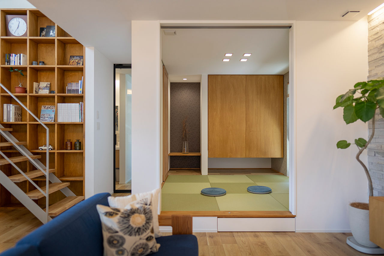 コラボハウス一級建築士事務所 【3000万円台／約37坪／間取り図有】おしゃれなアイランドキッチンと階段本棚のある家の建築実例画像5