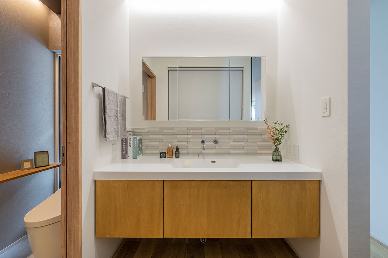 コラボハウス一級建築士事務所 【3000万円台／約37坪／間取り図有】おしゃれなアイランドキッチンと階段本棚のある家の建築実例画像8