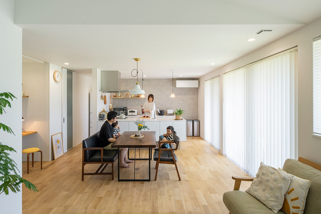 コラボハウス一級建築士事務所 【2000万円台／約32坪／間取り図有】勾配天井のLDK／洗濯物がたくさん干せる洗面脱衣室／平屋の建築実例画像2