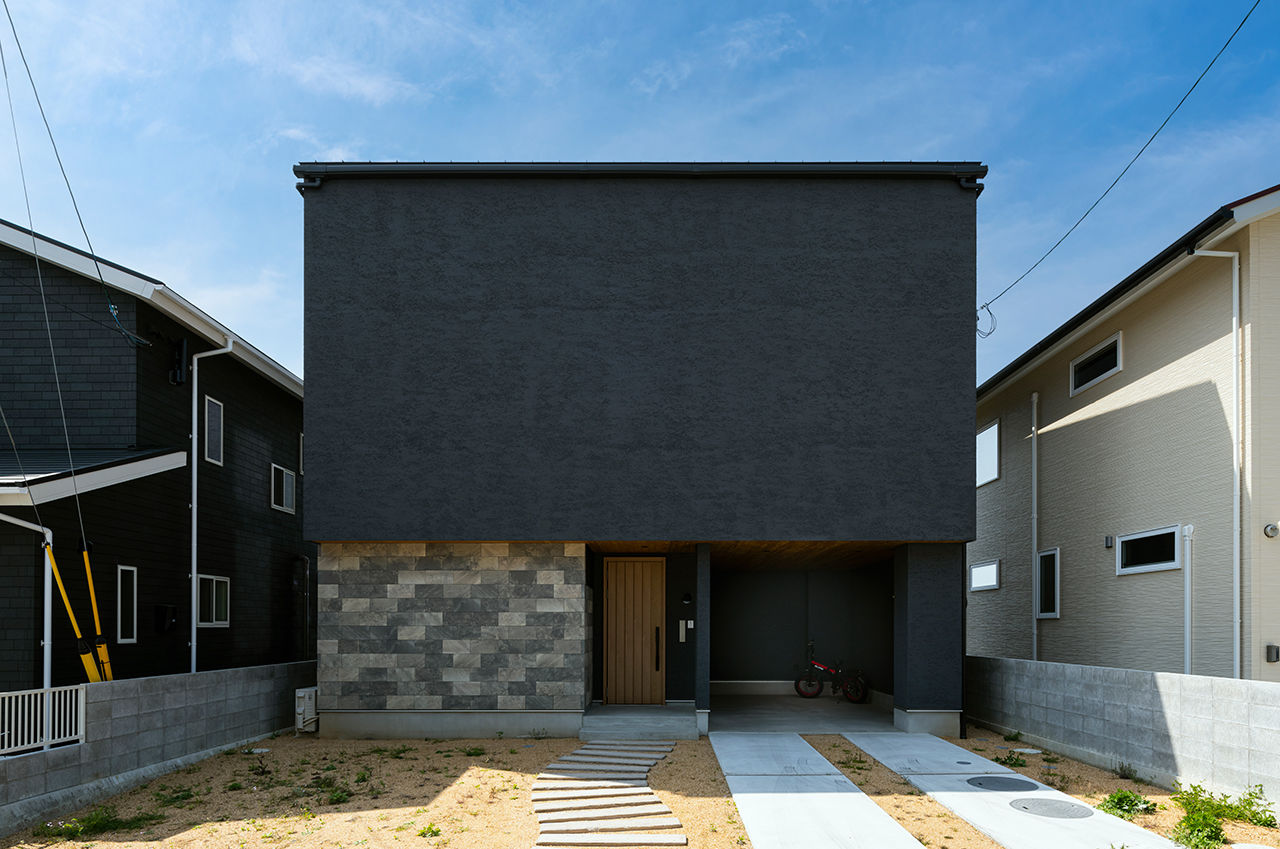 コラボハウス一級建築士事務所 【約36坪】ビルトインガレージのある2階LDK／螺旋階段の建築実例画像1