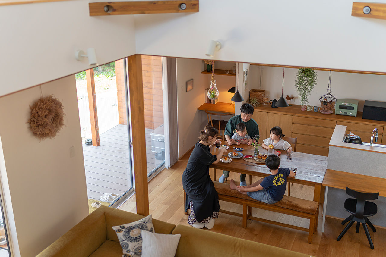 コラボハウス一級建築士事務所 【海を眺めながら暮らしたい／約56坪／間取り図有】1階と2階に広いデッキを設けた家の建築実例画像4