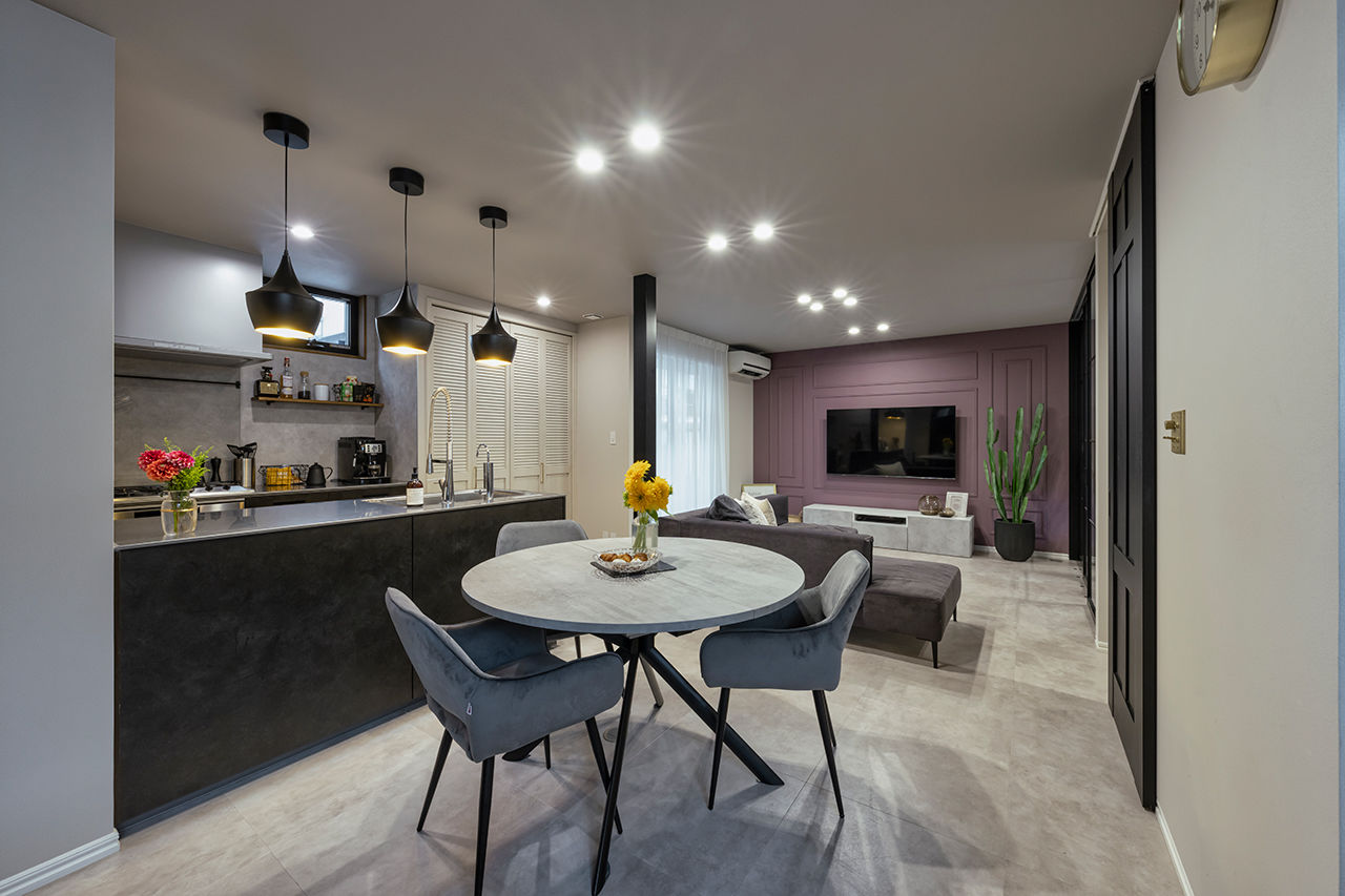 コラボハウス一級建築士事務所 【3000万円台／37坪／間取り図有】木製モールディングで彩った壁にインテリアが映える家の建築実例画像2