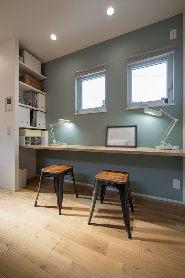 コラボハウス一級建築士事務所 【42坪／鉄骨階段／吹き抜けの大空間】ピットリビングでくつろぐ三角屋根の家の建築実例画像8