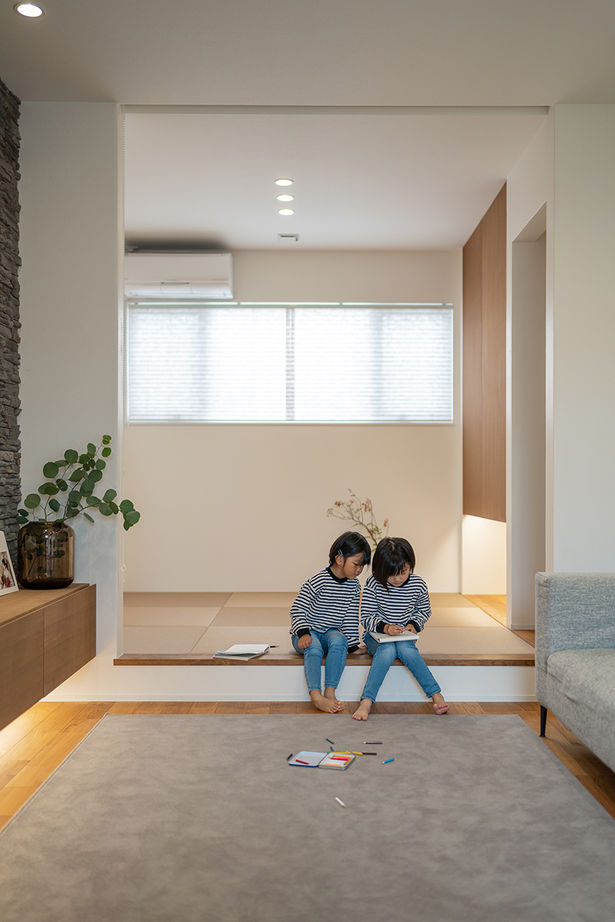 コラボハウス一級建築士事務所 【約38坪】ハナミズキとともに暮らす四角い家／しっくい塗りのリビング・ダイニング、和室の建築実例画像7