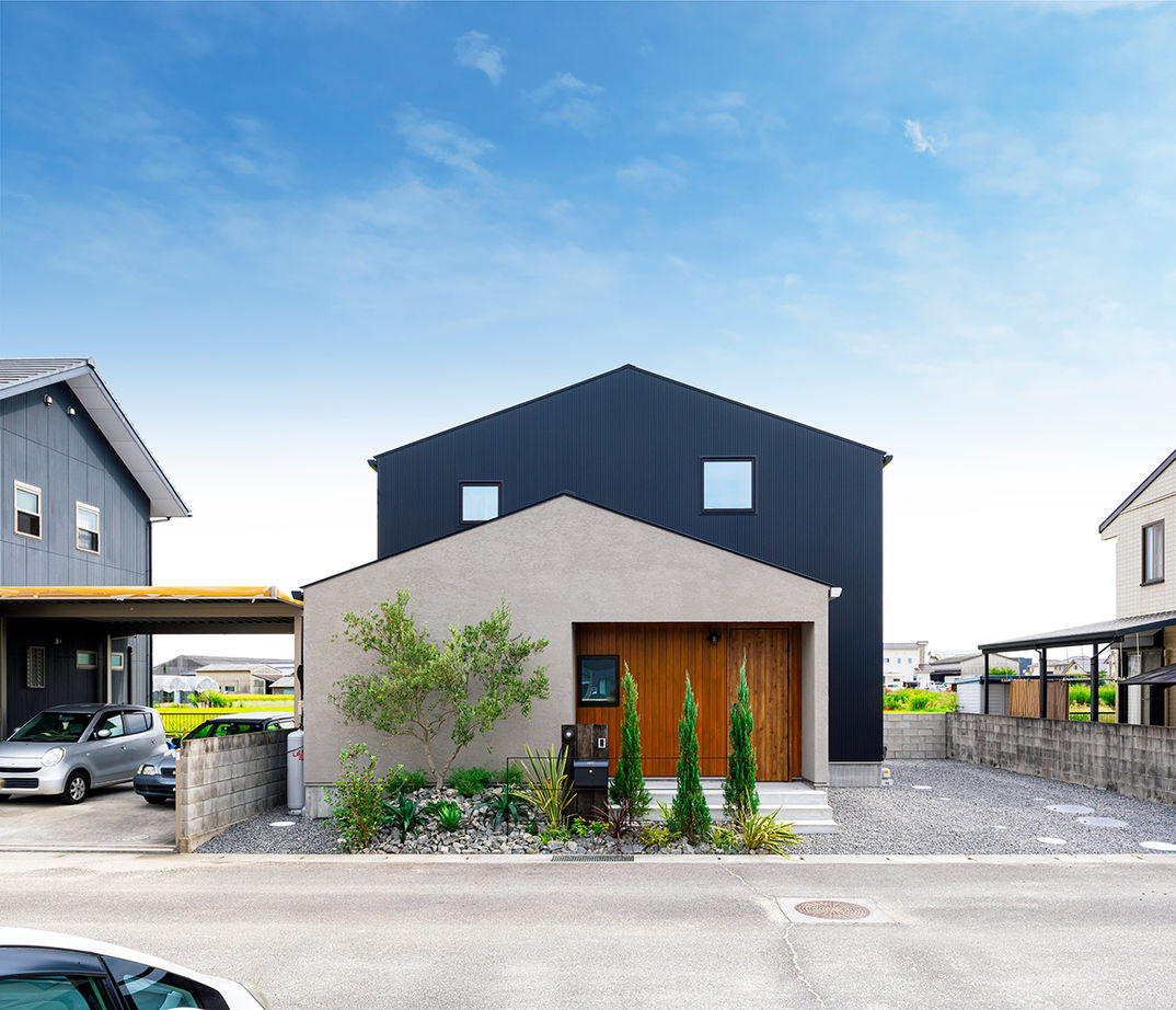 コラボハウス一級建築士事務所 【約29坪／明るいリビング】約29坪でも広くて快適！三角が連続する家／便利な家事動線／収納広々の建築実例画像1