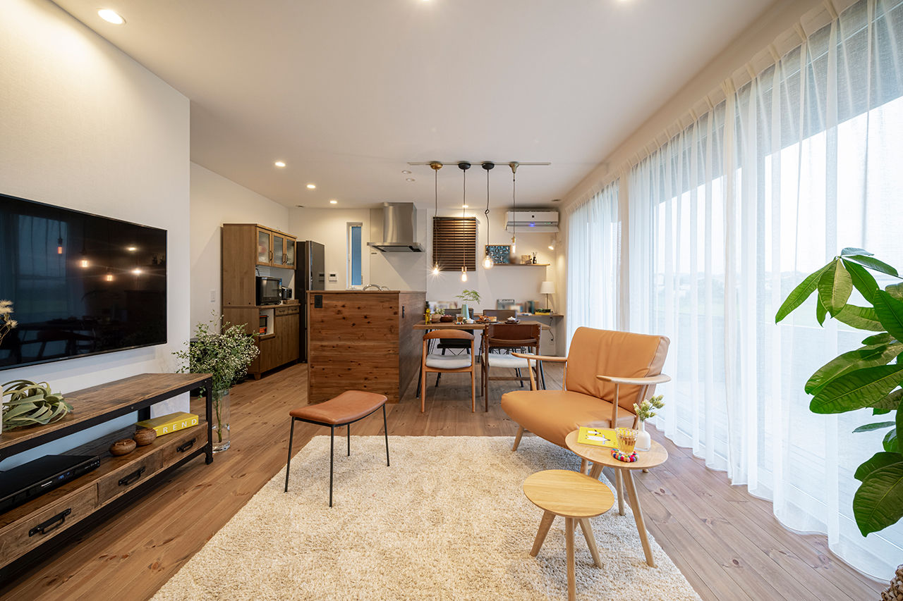 コラボハウス一級建築士事務所 【約29坪／明るいリビング】約29坪でも広くて快適！三角が連続する家／便利な家事動線／収納広々の建築実例画像2