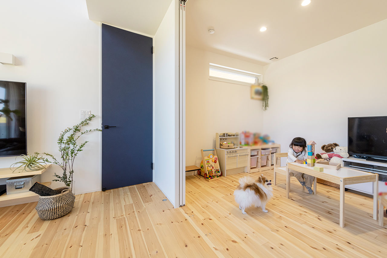 コラボハウス一級建築士事務所 【36坪／愛犬にやさしい床材】お庭キャンプが楽しめる吹き抜けリビングの家の建築実例画像6