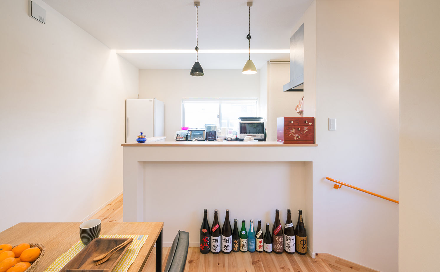 コラボハウス一級建築士事務所 1000万円台｜間取り図｜狭小地｜隣家が迫る21坪の小さな敷地で開放感いっぱいに暮らす、スキップフロアの家の建築実例画像4