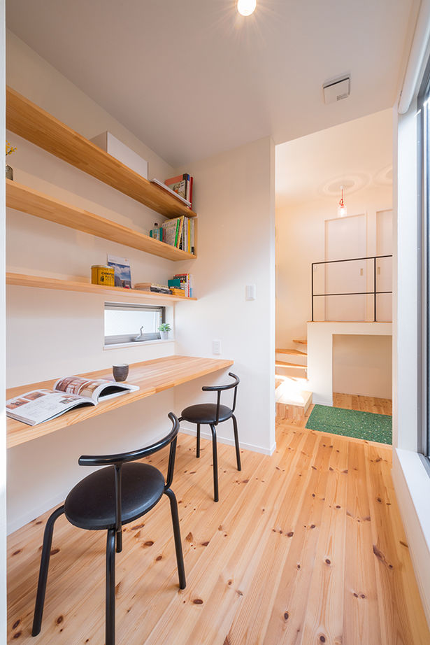 コラボハウス一級建築士事務所 1000万円台｜間取り図｜狭小地｜隣家が迫る21坪の小さな敷地で開放感いっぱいに暮らす、スキップフロアの家の建築実例画像8