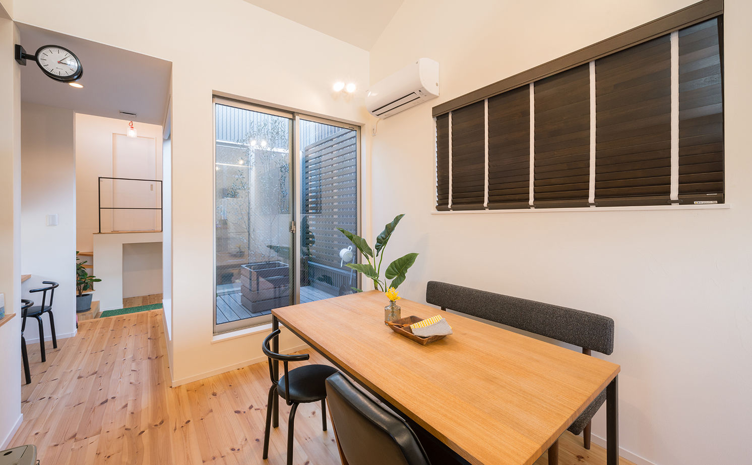 コラボハウス一級建築士事務所 1000万円台｜間取り図｜狭小地｜隣家が迫る21坪の小さな敷地で開放感いっぱいに暮らす、スキップフロアの家の建築実例画像9