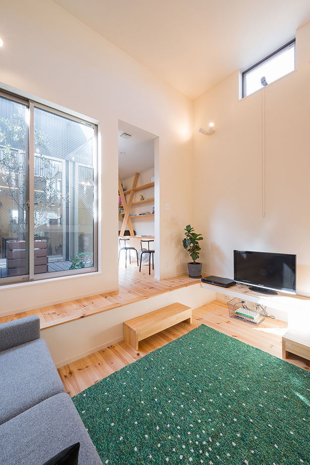 コラボハウス一級建築士事務所 1000万円台｜間取り図｜狭小地｜隣家が迫る21坪の小さな敷地で開放感いっぱいに暮らす、スキップフロアの家の建築実例画像11