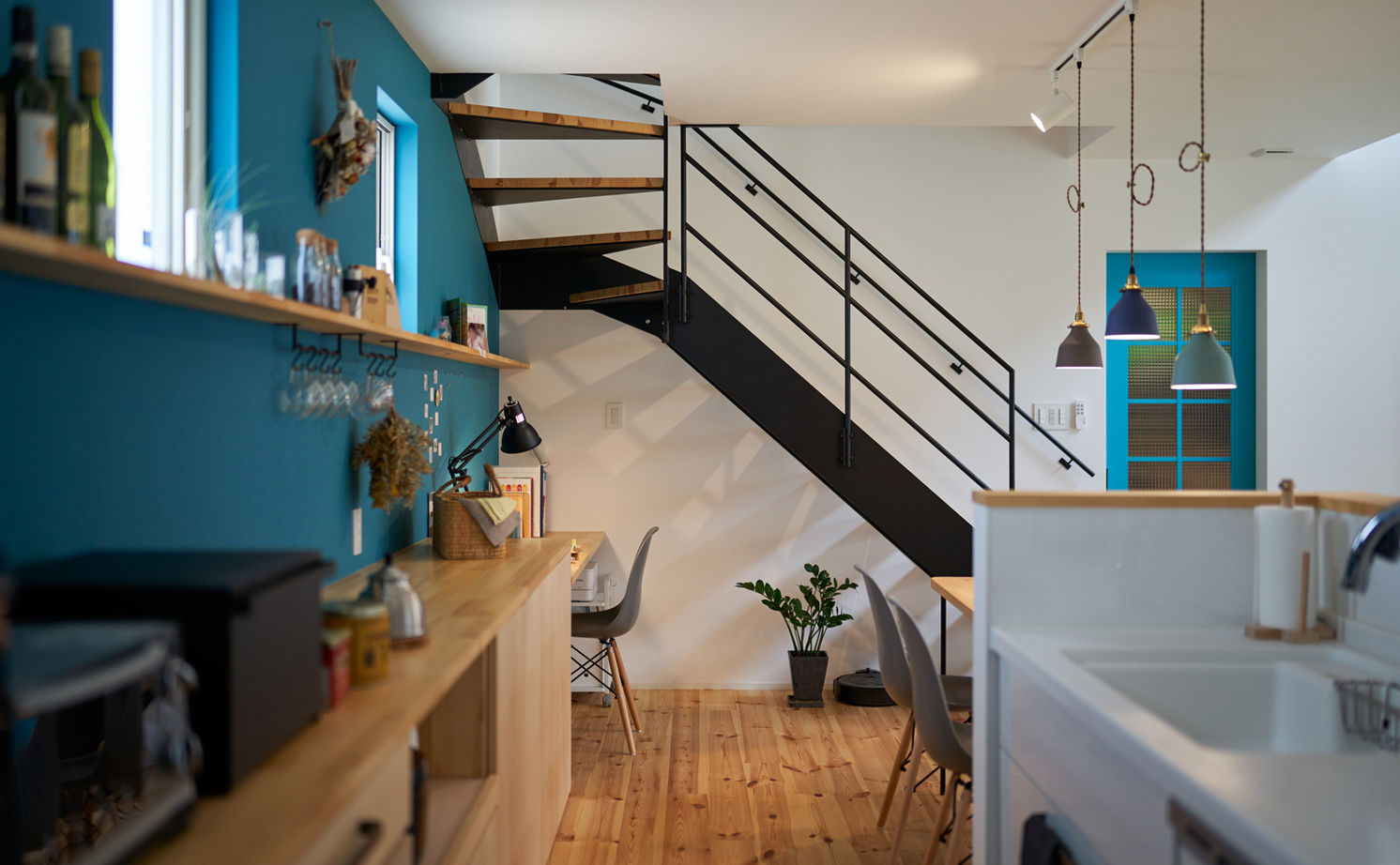 コラボハウス一級建築士事務所 2000万円台｜間取り図｜土地探し｜SUPボードが出迎える土間がある、マリンテイストの家の建築実例画像7