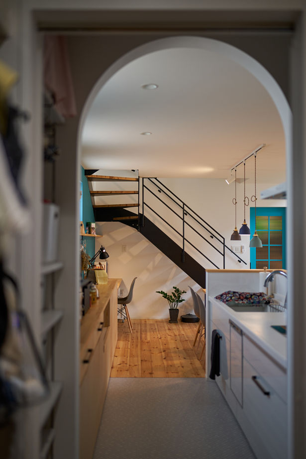 コラボハウス一級建築士事務所 2000万円台｜間取り図｜土地探し｜SUPボードが出迎える土間がある、マリンテイストの家の建築実例画像9