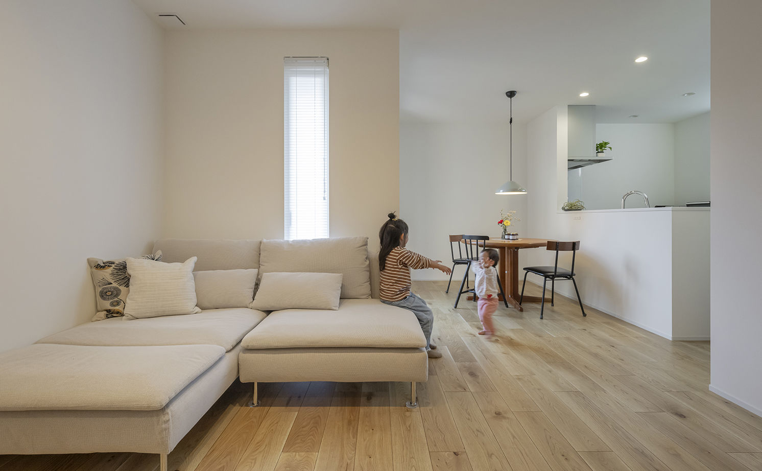 コラボハウス一級建築士事務所 2000万円台｜和泉市｜無機質｜間取り図｜お気に入りの家具やインテリアが映える「余白」のある家の建築実例画像2