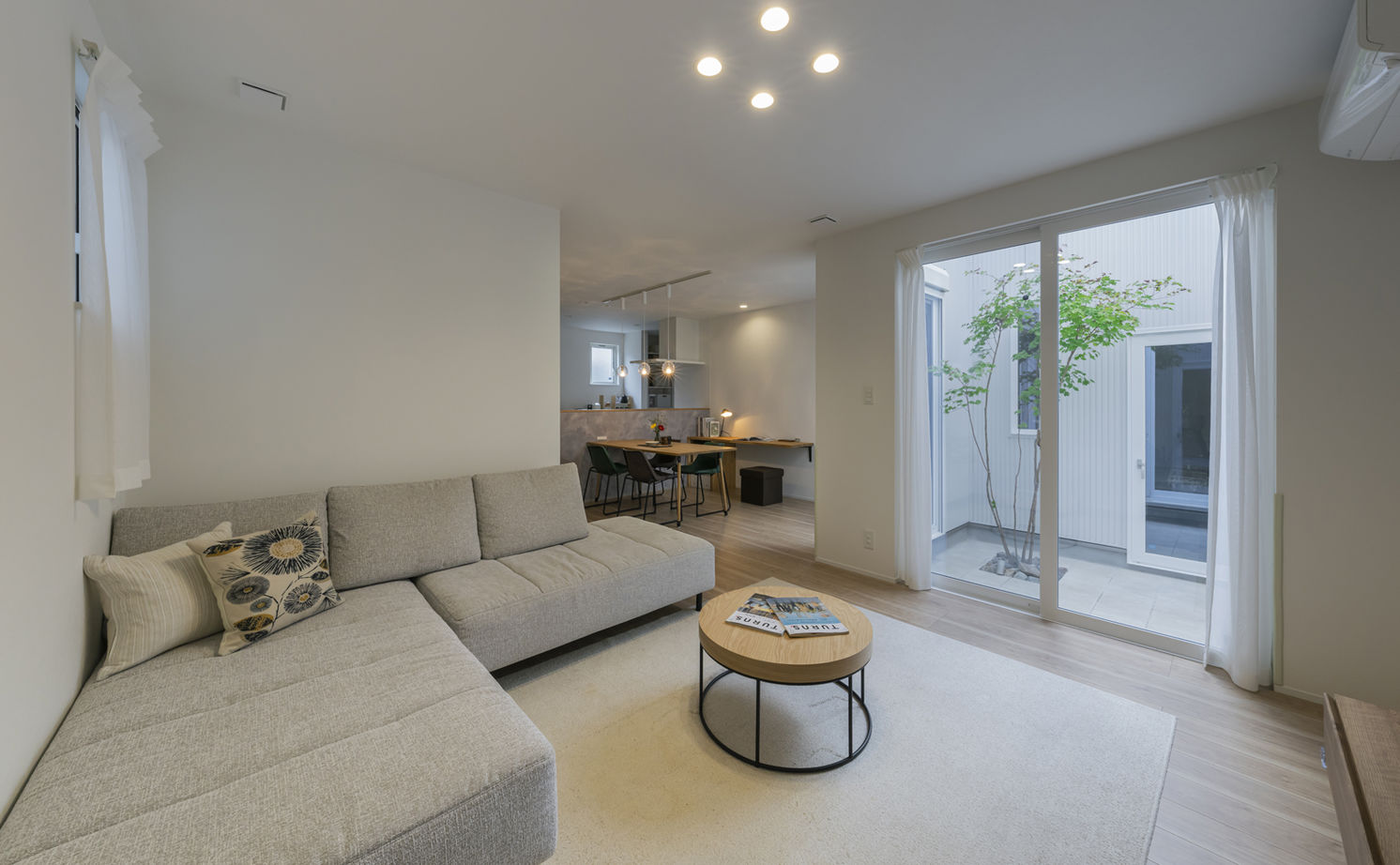 コラボハウス一級建築士事務所 2000万円台｜藤井寺市｜土地探し｜間取り図｜カーテンなしで開放的に暮らせる、中庭のある家の建築実例画像2