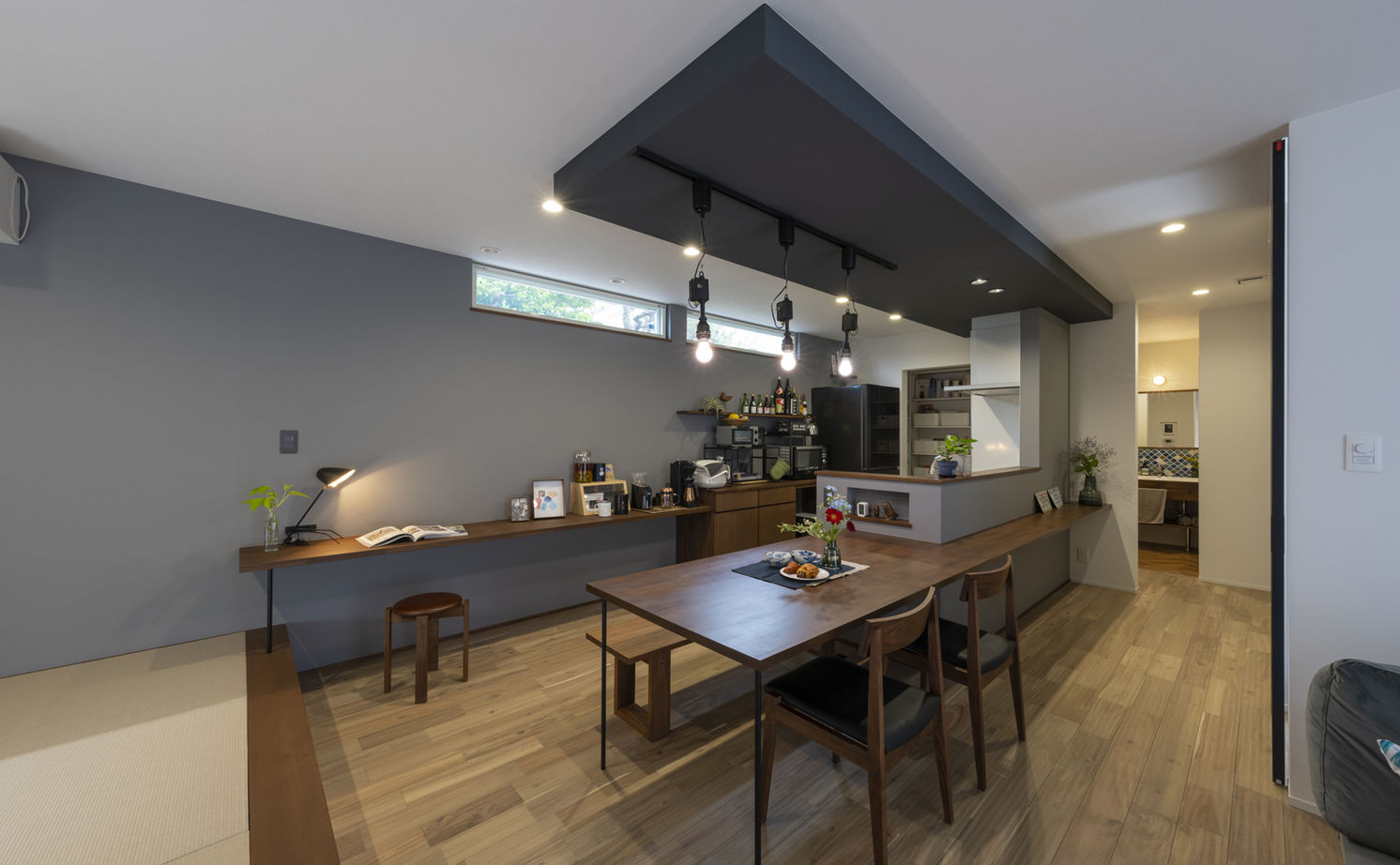 コラボハウス一級建築士事務所 2000万円台｜間取り図｜ビルトインガレージ｜アウトドア好きの夫婦が建てた、ナチュラルでちょっと無骨な家の建築実例画像5