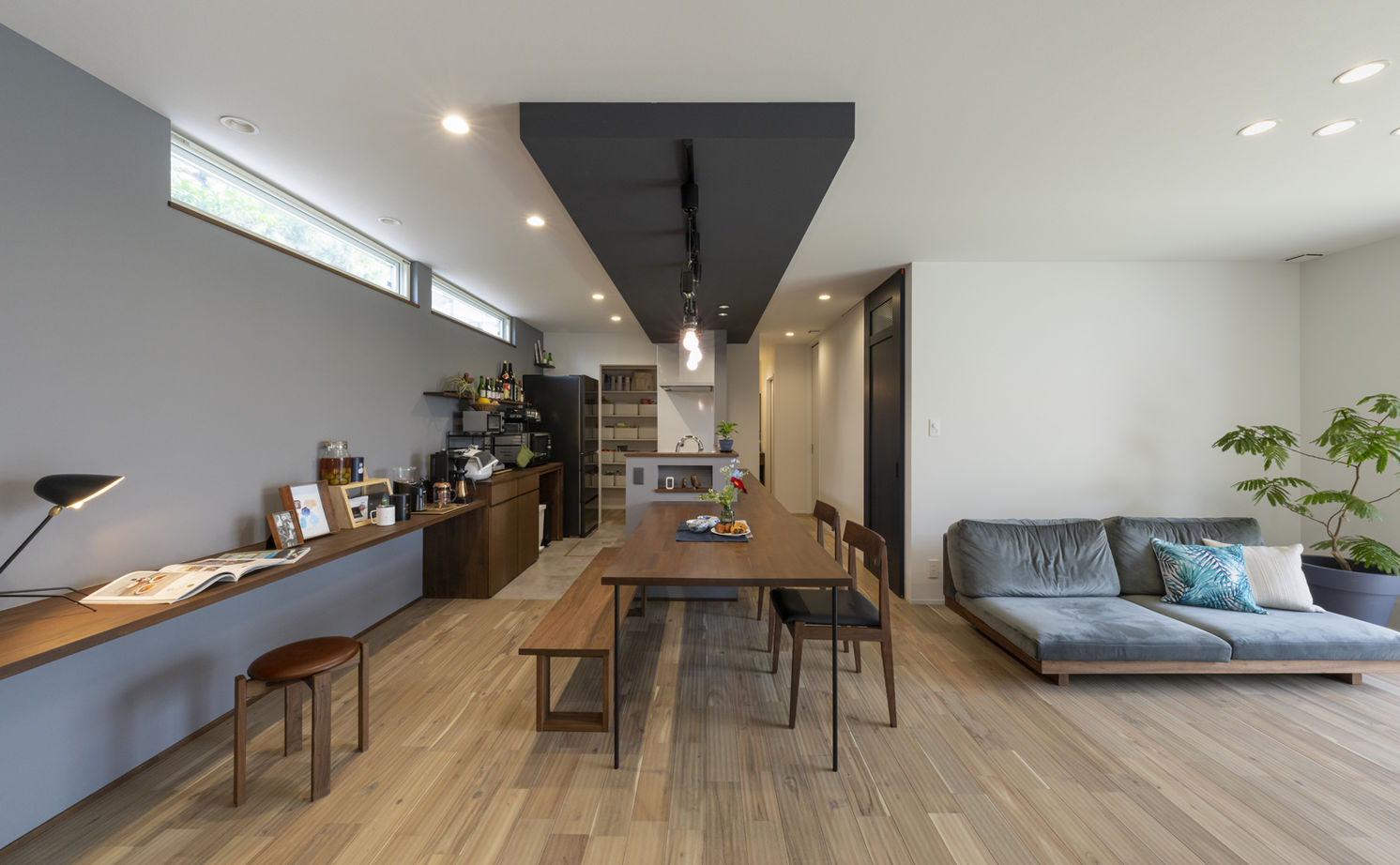 コラボハウス一級建築士事務所 2000万円台｜間取り図｜ビルトインガレージ｜アウトドア好きの夫婦が建てた、ナチュラルでちょっと無骨な家の建築実例画像7