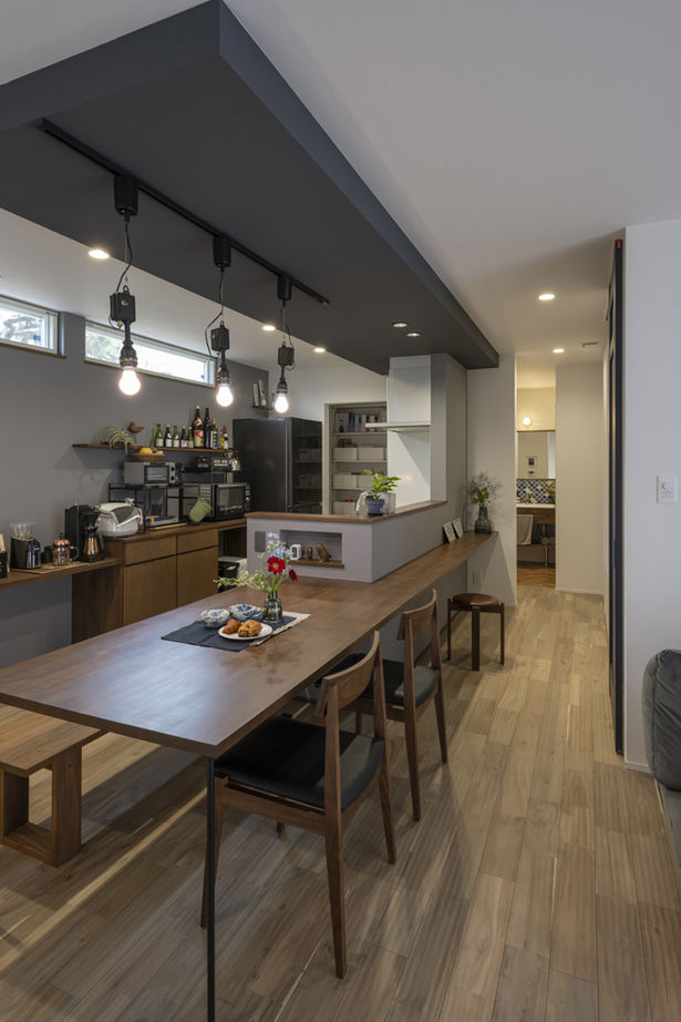 コラボハウス一級建築士事務所 2000万円台｜間取り図｜ビルトインガレージ｜アウトドア好きの夫婦が建てた、ナチュラルでちょっと無骨な家の建築実例画像9