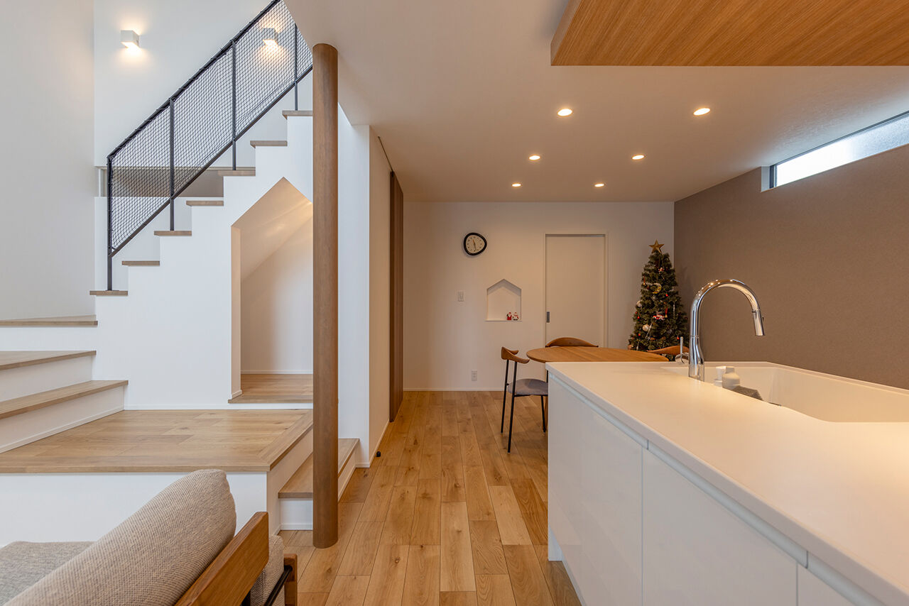 ロジックハウス 【羽島市｜総2階建て｜30坪台｜2000万円台】真四角の間取りで土地をフル活用！吹抜けリビングが開放的な家の建築実例画像3