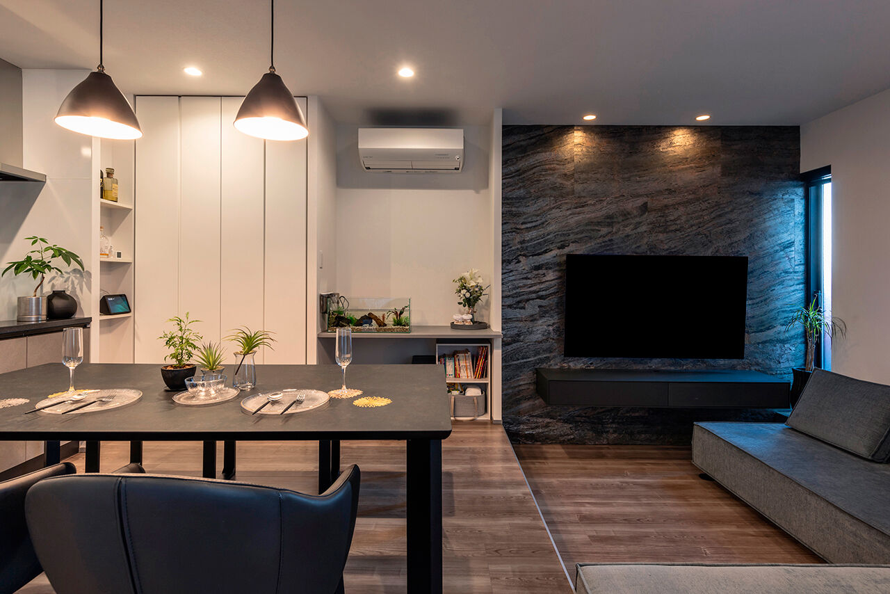 ロジックハウス 【岐阜市｜平屋的な間取り｜2000万円台】中庭とピットリビングが自慢。モノトーンの格好いいガレージハウスの建築実例画像3