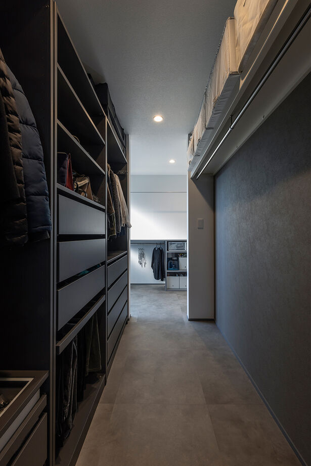 ロジックハウス 【岐阜市｜平屋的な間取り｜2000万円台】中庭とピットリビングが自慢。モノトーンの格好いいガレージハウスの建築実例画像8