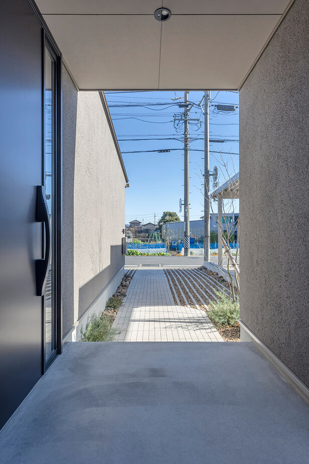 ロジックハウス 【岐阜市｜平屋的な間取り｜2000万円台】中庭とピットリビングが自慢。モノトーンの格好いいガレージハウスの建築実例画像10