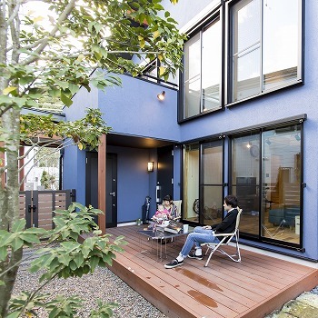 ネクストハウスデザイン 自宅の庭がアウトドアリゾートに。光と風を感じながら暮らす開放感が心地よい住まいを実現の建築実例画像1