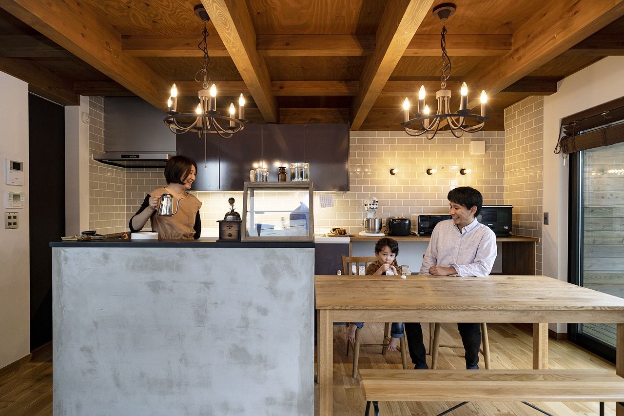 ネクストハウスデザイン 木、アイアン、タイル、素材使いがカッコいい！ 大人カフェスタイルの家の建築実例画像2