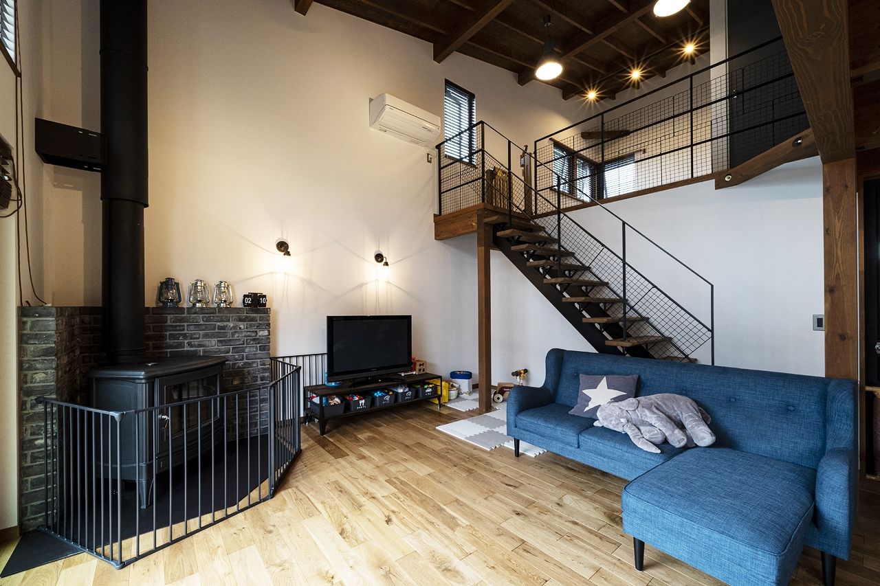 ネクストハウスデザイン 木、アイアン、タイル、素材使いがカッコいい！ 大人カフェスタイルの家の建築実例画像3