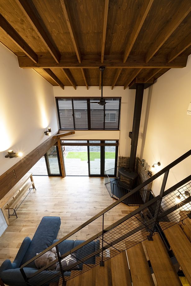 ネクストハウスデザイン 木、アイアン、タイル、素材使いがカッコいい！ 大人カフェスタイルの家の建築実例画像4