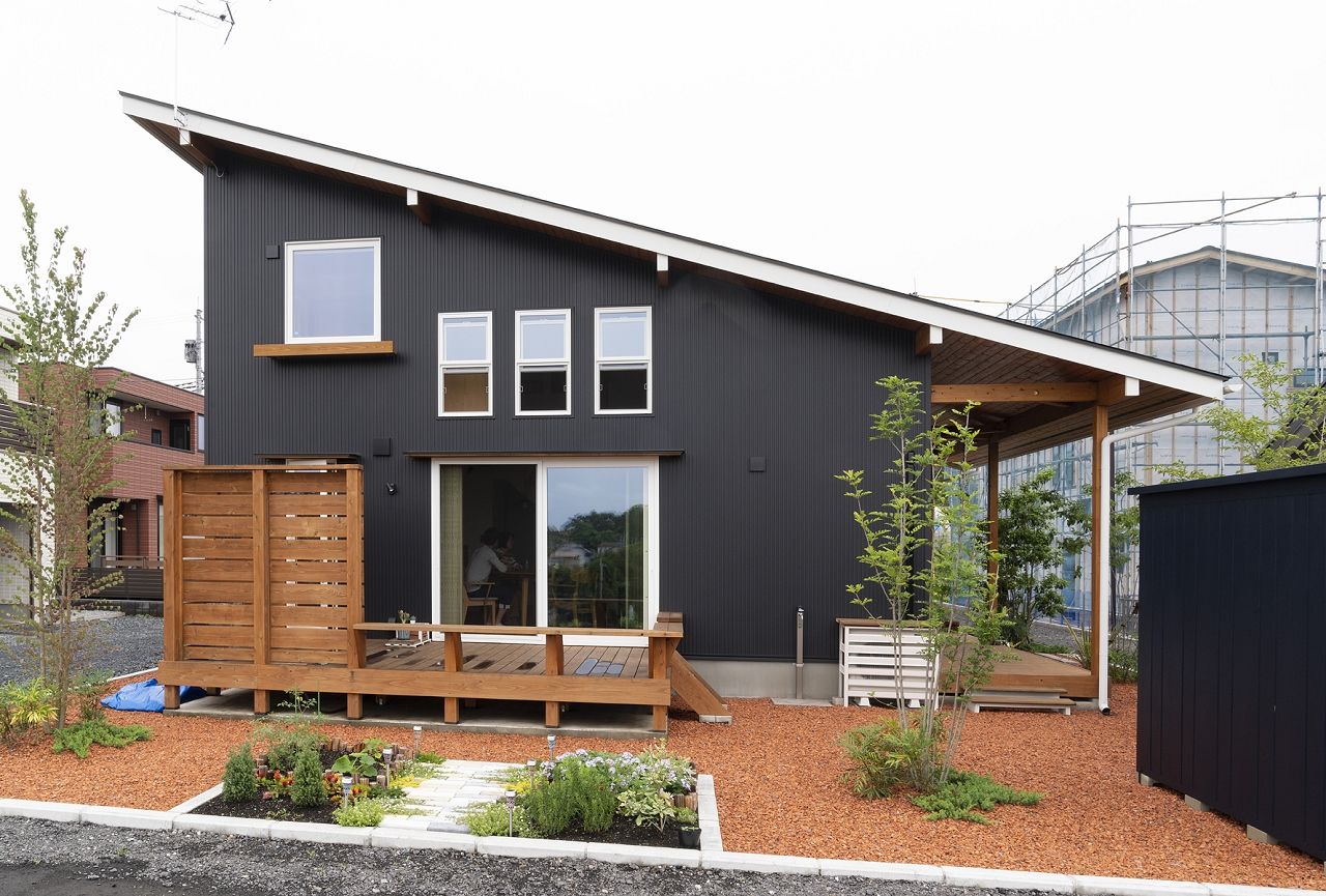 ネクストハウスデザイン 緑あふれる展望リビングの家の建築実例画像1