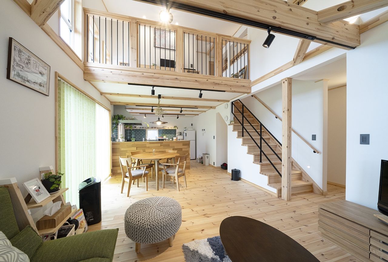 ネクストハウスデザイン 緑あふれる展望リビングの家の建築実例画像3