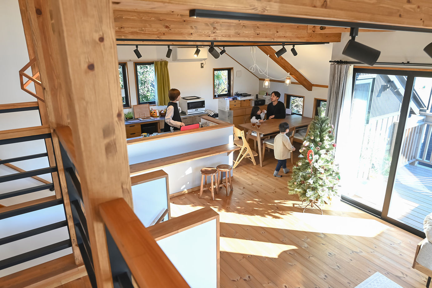 ネクストハウスデザイン スキップフロアが楽しい三角屋根の家の建築実例画像2